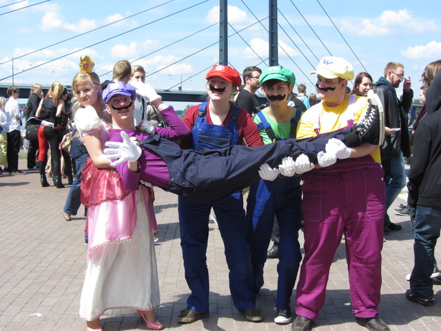 Japantag 2013! Einer fragt, ob er ein Foto machen kann, zwanzig stehen da und knipsen... Was ein Tag, und was ein Foto. ^^