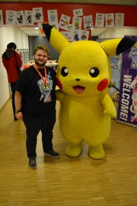 Schwammi kriegt natürlich auch sein Foto mit Pika!